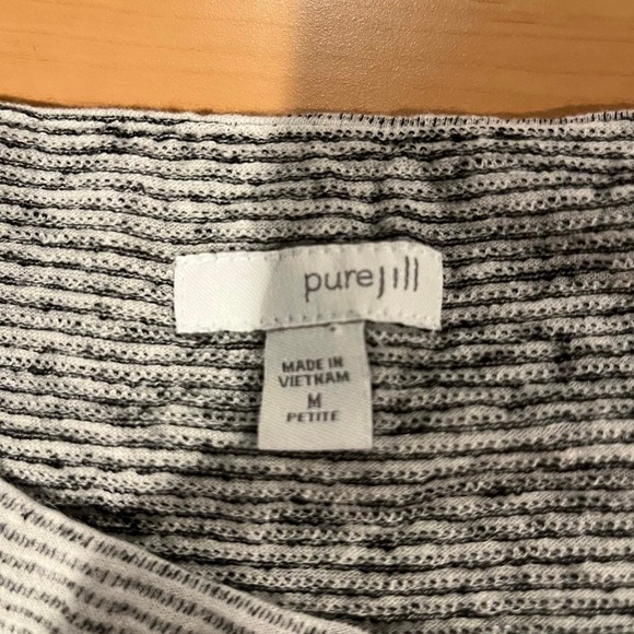 J.Jill Pure Pin Stripe Linen Modal Blend Tiered Relaxed Tank size Medium‎ Petite - Picture 3 of 4